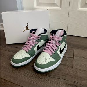 Dutch Green air jordan 1 mid